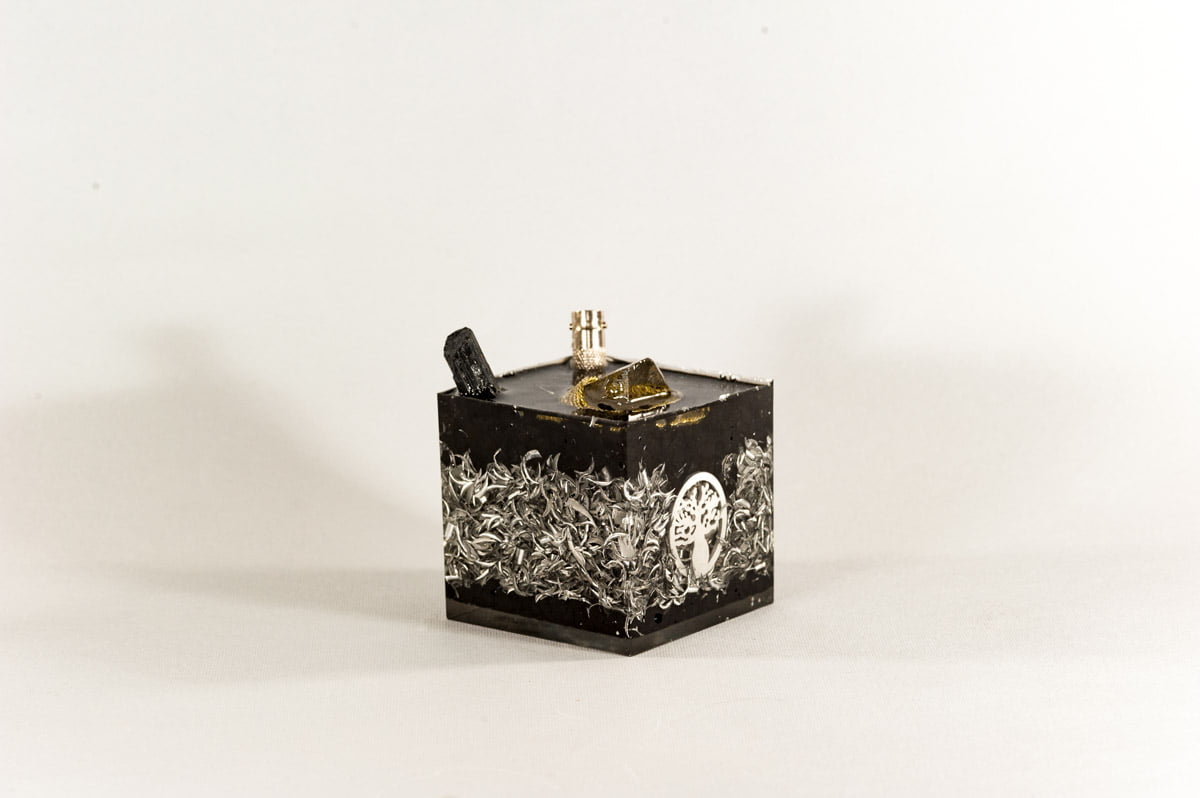 cuboorgonico con tormalina