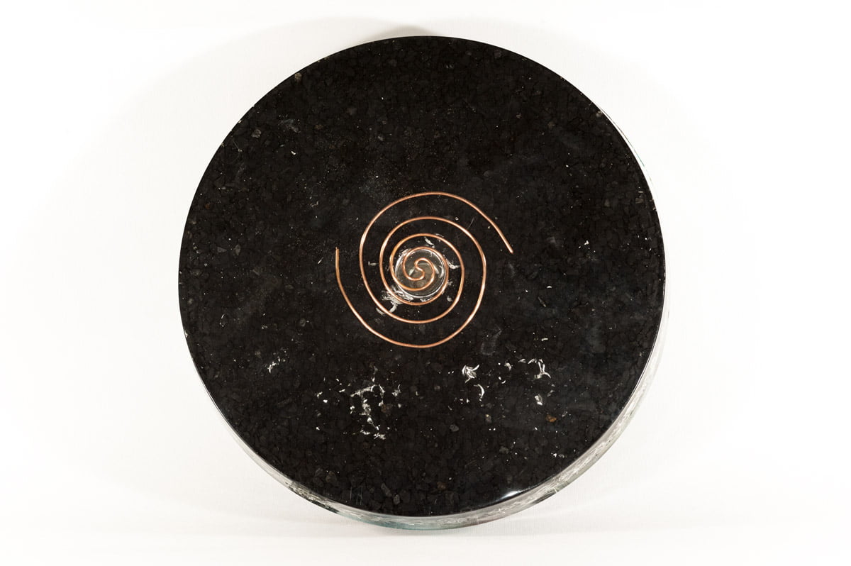 piatto orgonico 7 chakra con base in shungite
