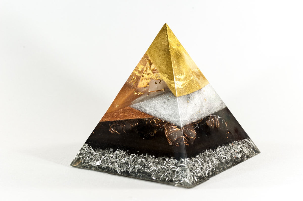 piramide_obligua_2 piramide orgonica con shungite e quarzo rosa