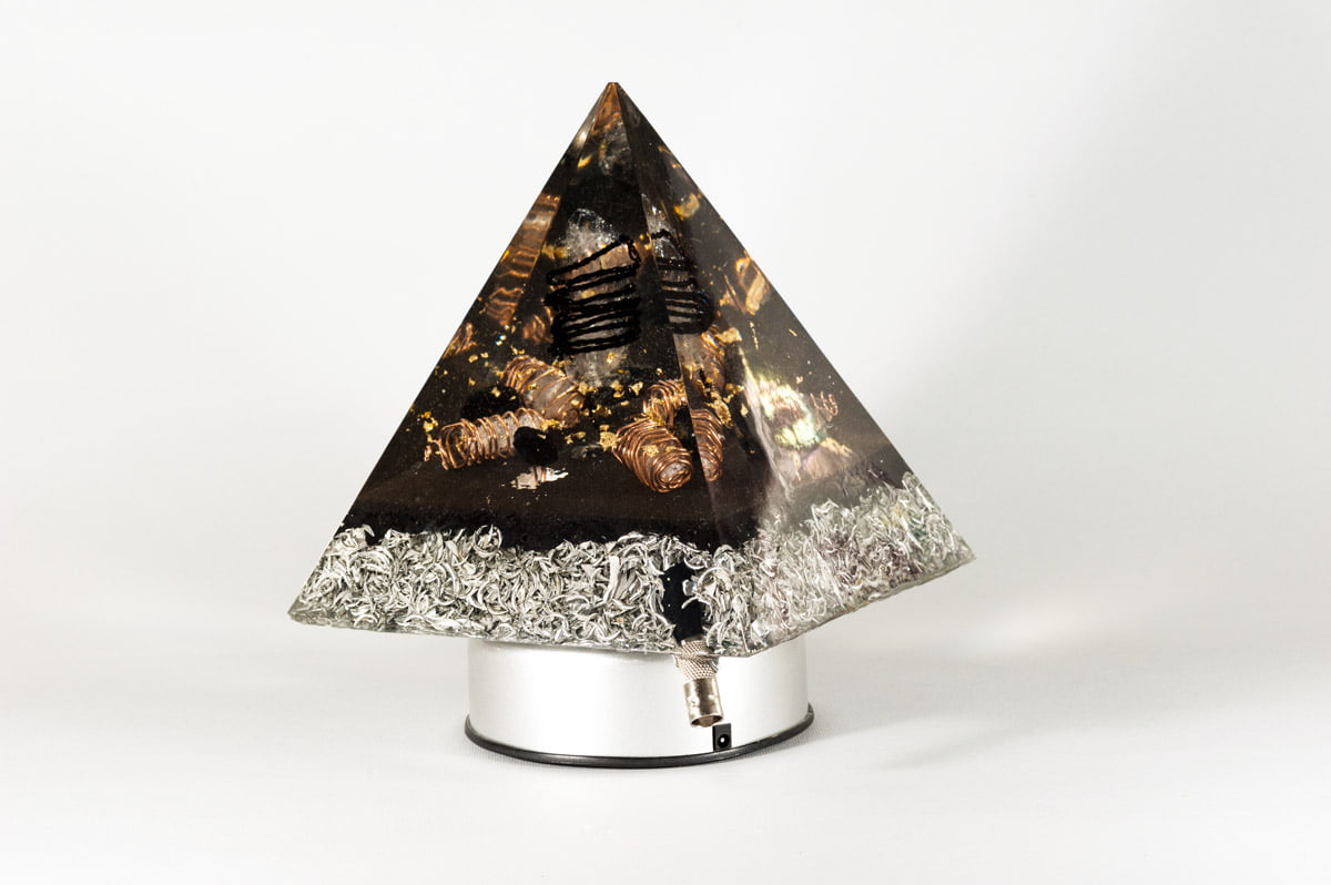 piramide orgonica per obh primo chakra e shungite