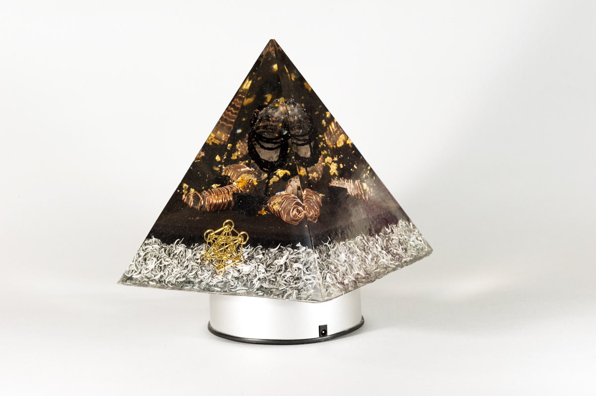 piramide orgonica per obh primo chakra con shungite