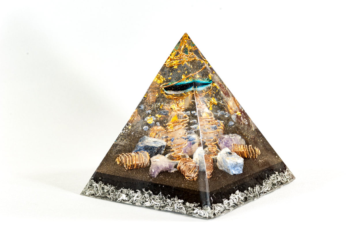 piramide_orgonite_tocco_di_dio_2 piramide orgonica occhio di dio 5 chakra
