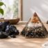 Shungite e orgonite affiancate in una composizione artigianale